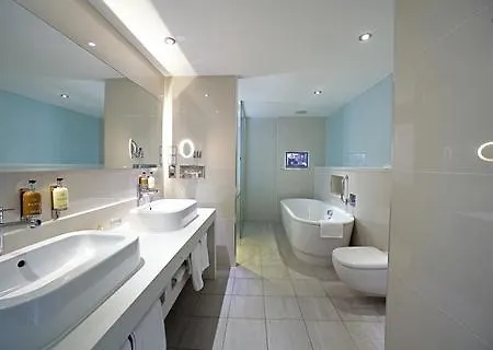 Hotel Hampton By Hilton Centre 3*