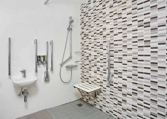 Hampton By Hilton Centre Готель Бристоль