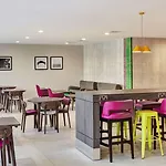 Hampton By Hilton Centre מלון