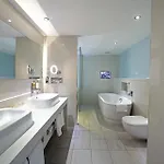 Hotel Hampton By Hilton Centre 3*