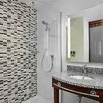 Hampton By Hilton Centre Hotel 3*