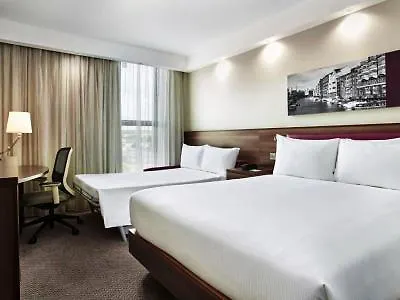 Hampton By Hilton Centre Бристоль