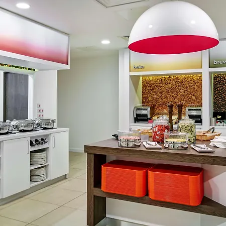 Готель Hampton By Hilton Centre Бристоль