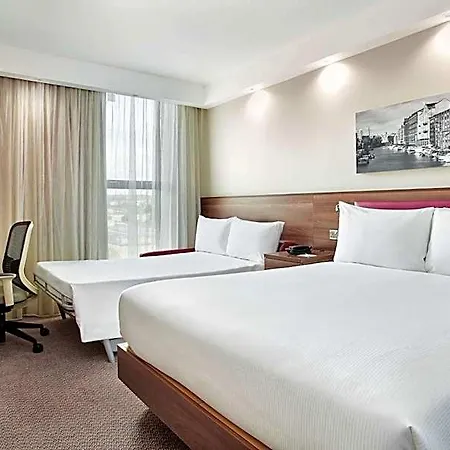 Hampton By Hilton Centre Hotel