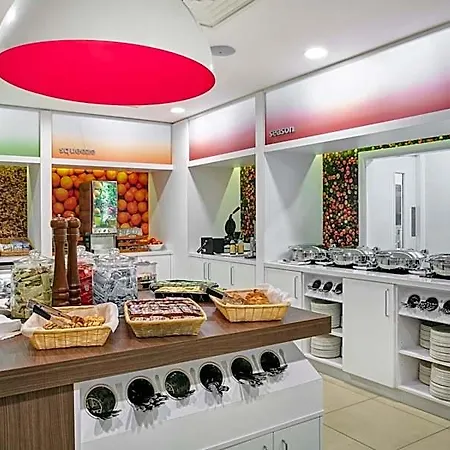 Hotel Hampton By Hilton Centre 3*