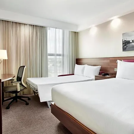 Hampton By Hilton Centre 3* Бристоль