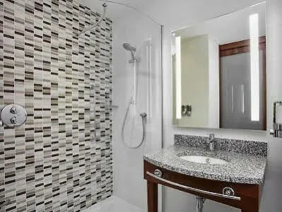 Hampton By Hilton Centre Готель 3*