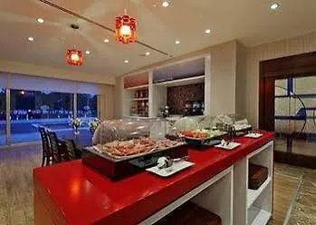 Hampton By Hilton Centre Готель 3*